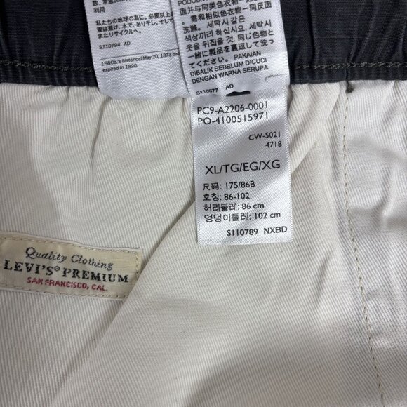 Levis Mens Black Utility Cargo Pants With Drawstring Waist  Size XL - Picture 16 of 16